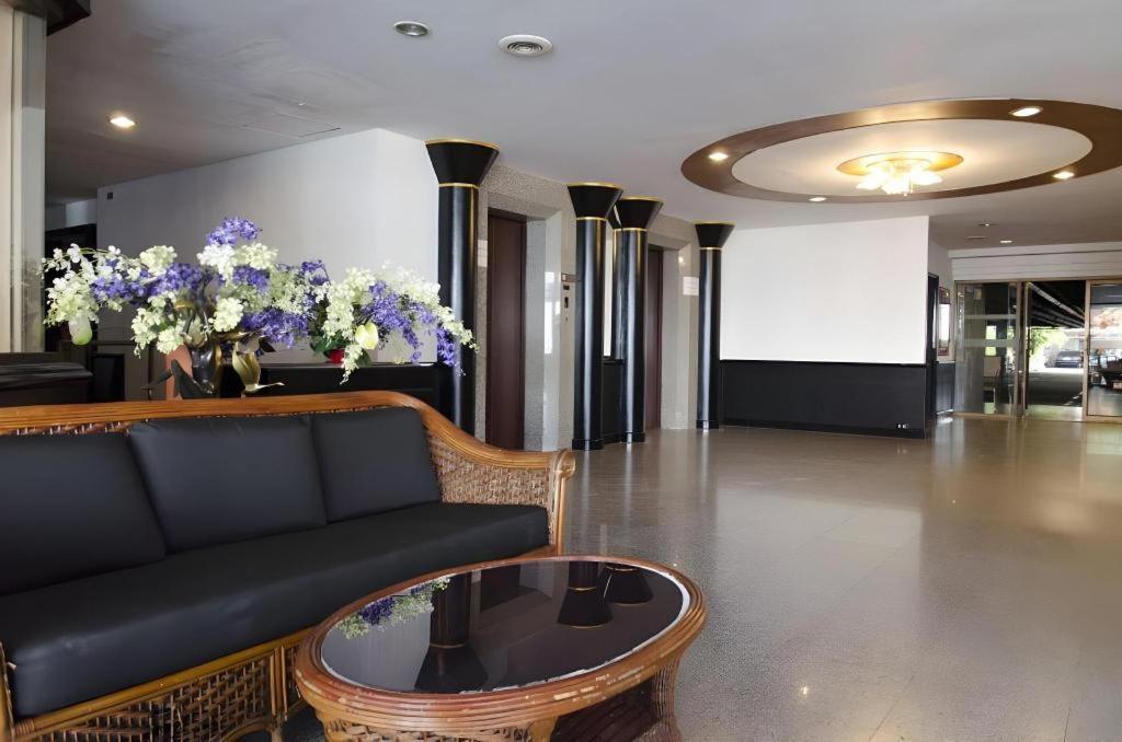 Town In Town Gardent Resort 방콕 외부 사진